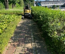 고양시 덕양구미니포크레인 초등학교좁은곳에서 경계석 보도